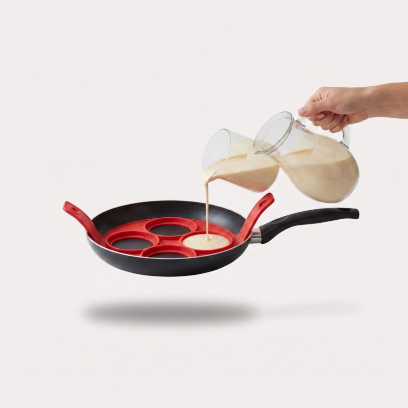 mini pandekage- og æggeform i silikone rød med 4 rum til ensartet stegning og nem vending - Rejse product image
