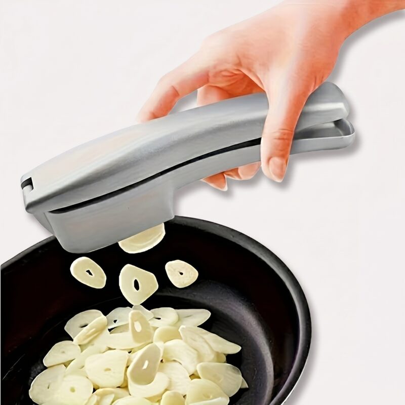 hvidløgspresser og hakker i sølvfarvet design til skiver og knusning i køkkenet - Rejse product image