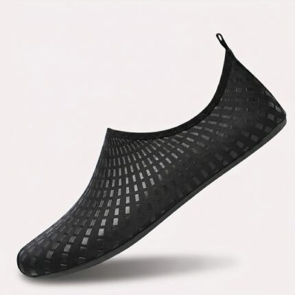 hurtigtørrende vandsko med skridsikker gummisål - rød, sort, hvid, grøn, grå og pink i slip-on design - Rejse product image