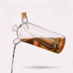 olie og eddike dispenser i glas med ergonomisk design og korkprop til madlavning og servering